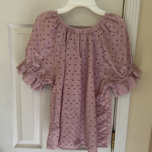 Universal Threads - Picture 3 of 3